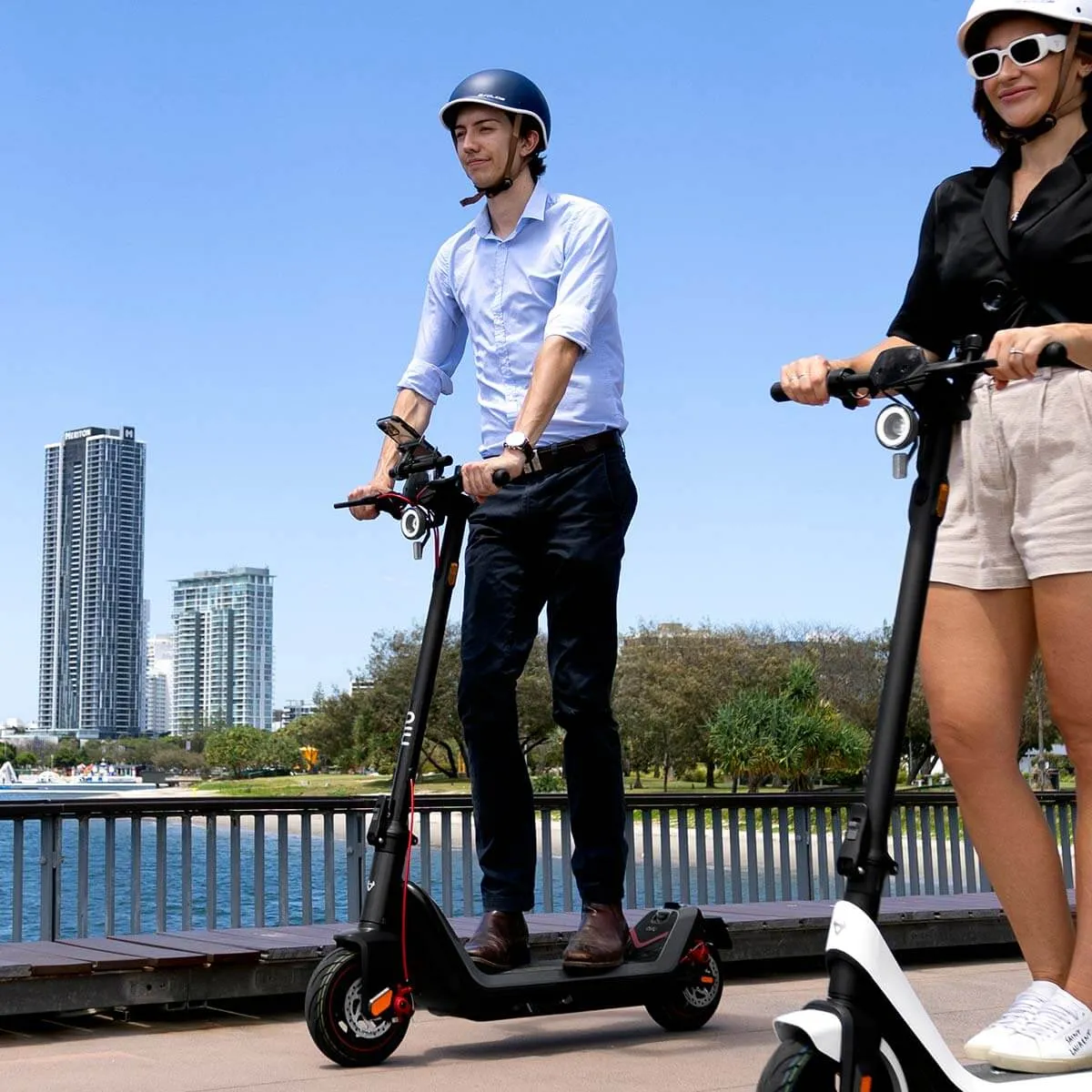 NIU KQi3 Max Electric Kick Scooter - Black